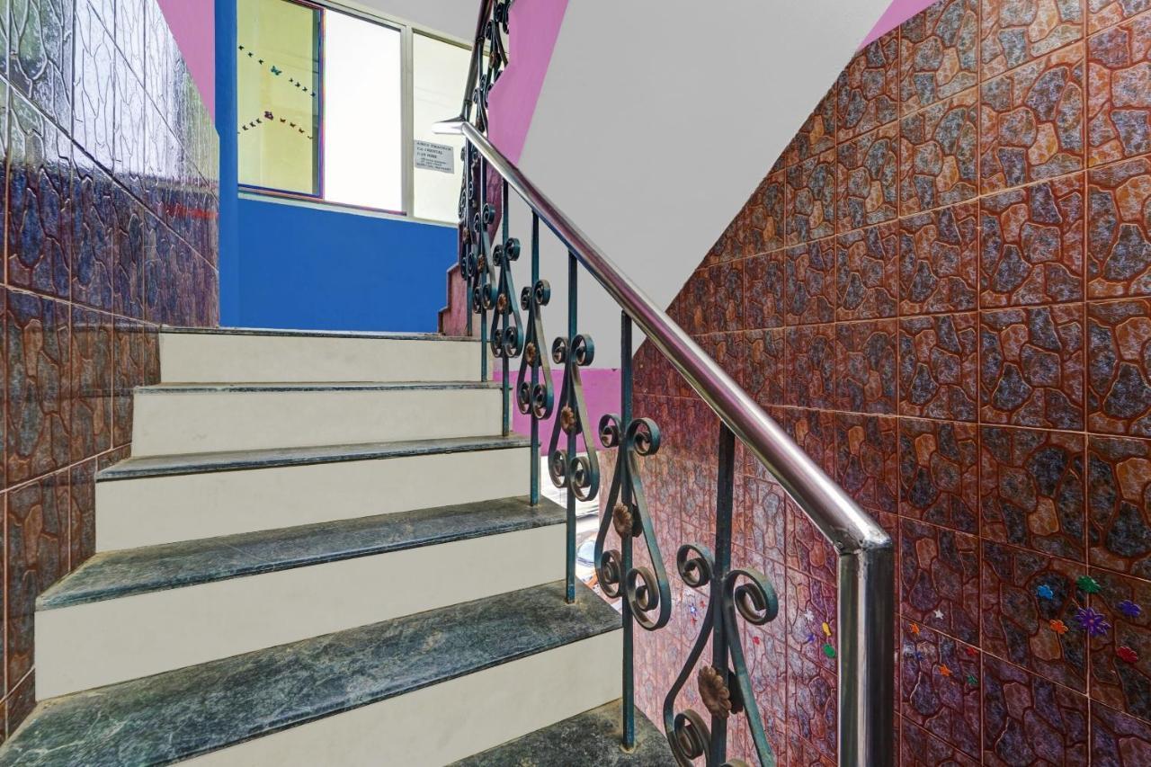 Spot On New Golden Star Guest House Near Thirumangalam Metro Station Madrás Exterior foto