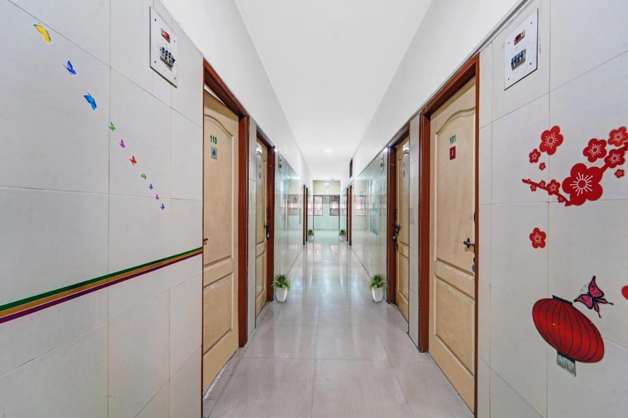 Spot On New Golden Star Guest House Near Thirumangalam Metro Station Madrás Exterior foto
