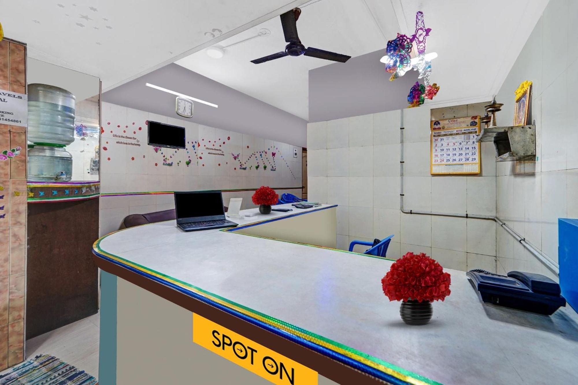 Spot On New Golden Star Guest House Near Thirumangalam Metro Station Madrás Exterior foto